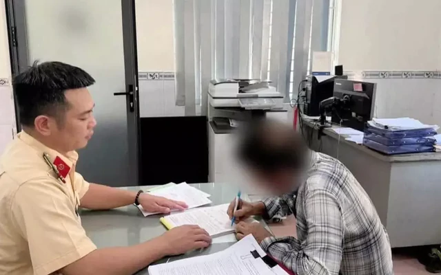 Vượt xe trên cầu, tài xế bị xử lý từ tin gửi fanpage cảnh sát giao thông