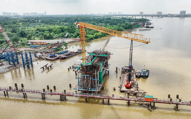 Mặt bằng đã bàn giao nhưng 7 "siêu cầu" vượt sông Hồng vẫn chưa thể thi công đồng bộ: Điểm nghẽn nằm ở đâu?
