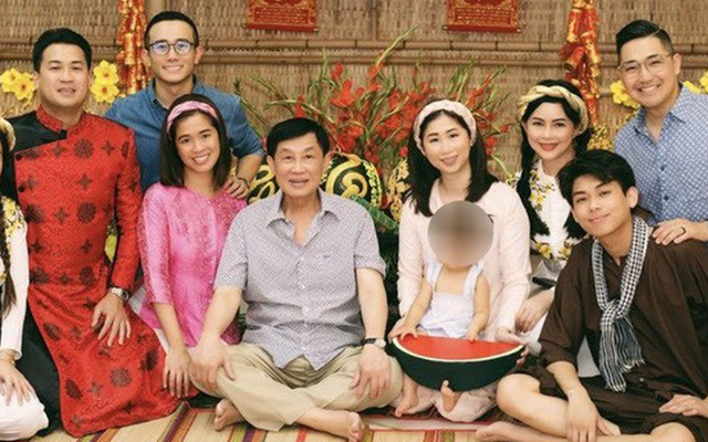 Việt Nam có gia đình tỷ phú với 8 người con, cha từng là thanh tra tài chính, con út SN 1999 nay đã là Phó tổng giám đốc: Làm dịch vụ sân bay vừa lãi hơn 539 tỷ đồng sau 9 tháng
