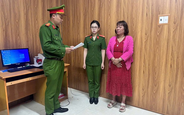 Bắt giữ đối tượng truy nã Nguyễn Thị Hồng SN 1970