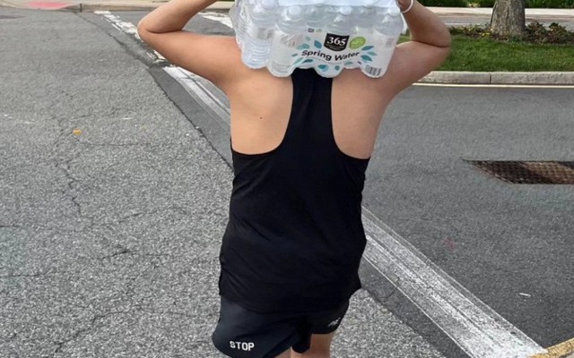 Thê thảm cho nam danh hài ở 2 Ngày 1 Đêm bị dừng sóng gấp