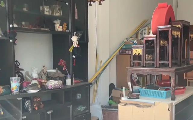 Nhà ở đối diện đồn cảnh sát nhưng người phụ nữ phải quyết định rao bán vì lý do không ngờ