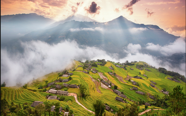 Phát hiện bản làng ở độ cao hơn 1.000m tại Việt Nam, 7 tháng mỗi năm mái nhà phủ xanh như tấm thảm nhung