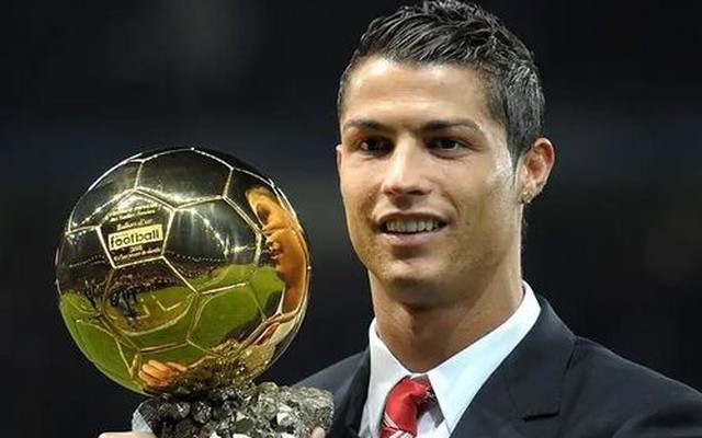LĐBĐ Bồ Đào Nha chúc mừng Ronaldo, Bruno Fernandes có phản ứng