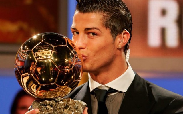 Ronaldo lên tiếng sau khi thắng Messi giành Quả bóng Vàng vĩ đại nhất lịch sử