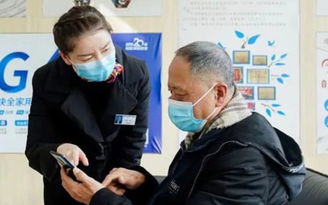 Khách gửi tiết kiệm 3,6 tỷ đồng, 27 năm sau đi rút được ngân hàng thông báo: “Sổ tiết kiệm của ông là giả”