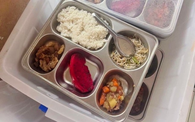 Vụ suất ăn 'giống tóp mỡ': Nhà trường tổ chức bữa ăn bán trú trở lại