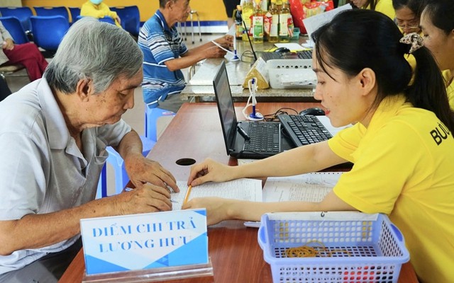 Từ hôm nay (5/10), người từ đủ 60 đến dưới 75 tuổi được hưởng 810.000 đồng/tháng nếu thuộc trường hợp này