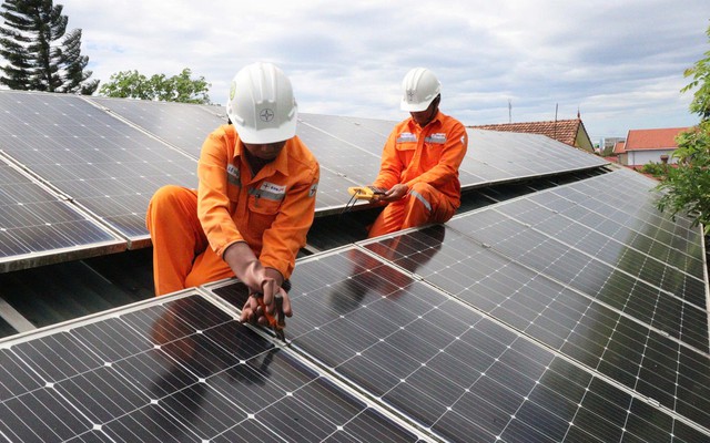 Điện lực Quảng Trị đồng hành phát triển điện mặt trời mái nhà