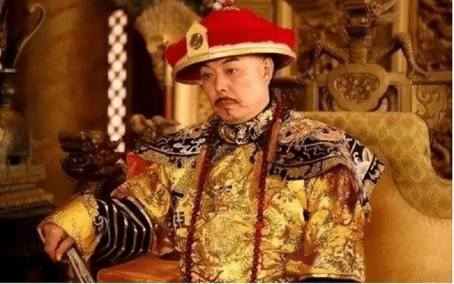 Không thể giặt bằng nước, long bào của hoàng đế Trung Hoa được làm sạch thế nào?