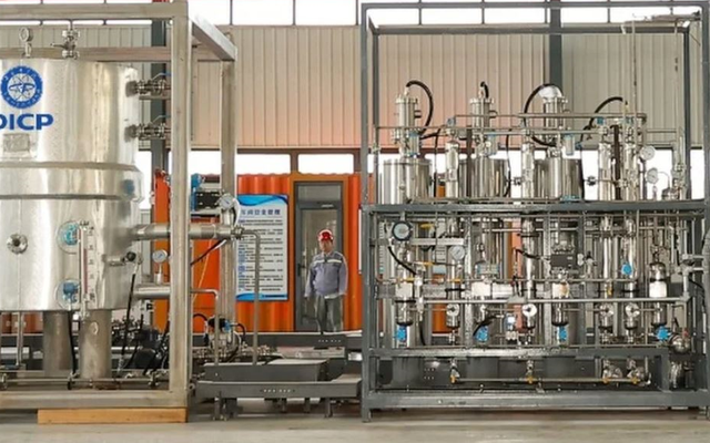 Hệ thống chiết xuất đồng thời hydro, nước ngọt và uranium từ biển