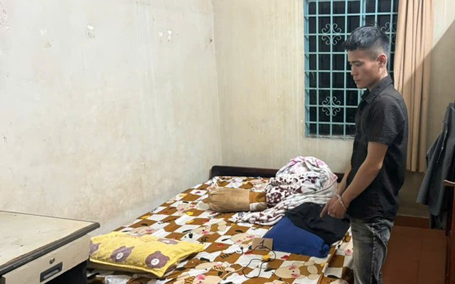Kiểm tra nhà riêng lúc 13 giờ, công an bắt Phùng Thanh Tùng SN 2006