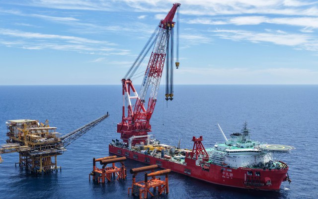 Phát hiện Trung Quốc vừa xây xong giàn khí ngoài khơi nặng gần 17.000 tấn, cao hơn toà nhà 28 tầng, 'gom' 1 triệu tấn CO2 mỗi năm