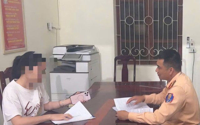 Nữ tài xế liều lĩnh lái ô tô đi ngược chiều trên phố Thanh Hóa