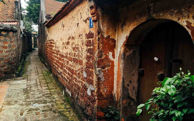 Ngôi làng có gần 1000 ngôi nhà được xây bằng loại đá xù xì cùng bùn đất, có căn từng được trả giá tiền tỷ: Cách trung tâm Hà Nội chỉ 45km, được kỳ vọng trở thành “làng du lịch tốt nhất thế giới”