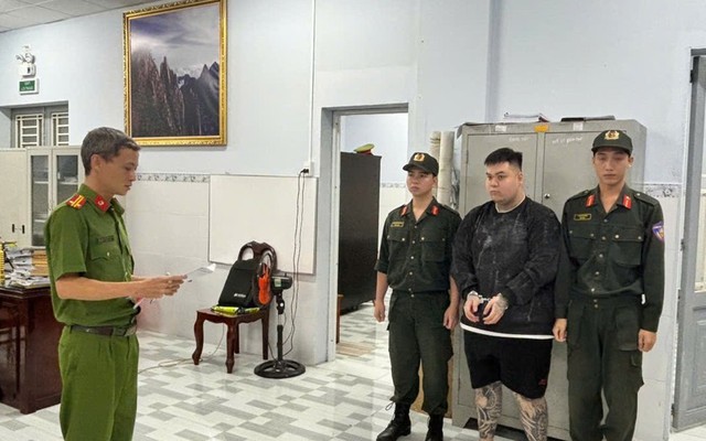 Thi hành lệnh bắt tạm giam Nguyễn Hoàng Anh Tuấn SN 2000