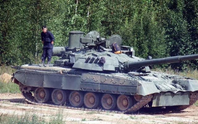 Nga tìm ra phương pháp đặc biệt để sản xuất lượng lớn xe tăng T-80UE-1