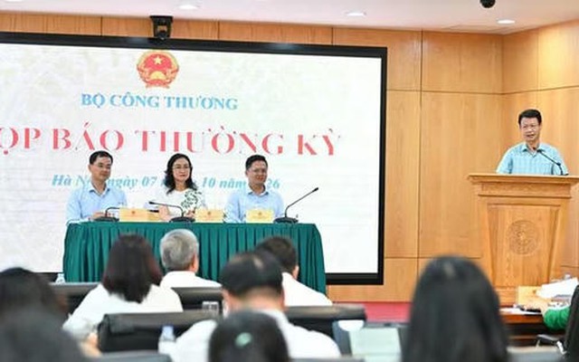 Bộ Công thương nói về việc dùng chung trạm sạc xe điện