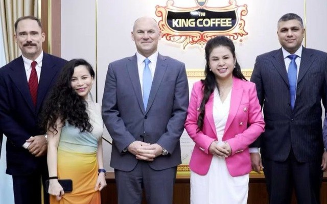 Bà Lê Hoàng Diệp Thảo bất ngờ đón đoàn khách đặc biệt, có đại diện “ông lớn” Mỹ nắm khối tài sản hơn 1,6 triệu tỷ đồng