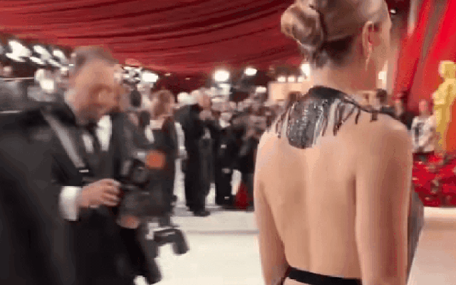 Viral mỹ nhân phim 18+ làm đồng nghiệp ngắm mê mệt giữa sự kiện: Mặt đẹp dã man, body hút mắt như có ma lực