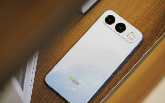 Đây là OPPO A7 Pro 5G: Smartphone dòng A đầu tiên khiến mình chủ động lật camera selfie khi đi chơi