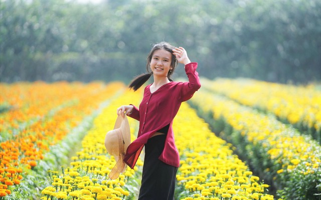 Phát hiện ngôi làng ở Việt Nam có hơn 2.000 giống hoa 'không chạm đất', mỗi lần chăm cây phải làm việc này