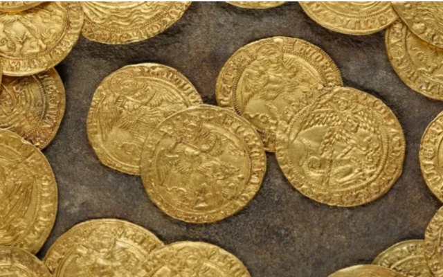 Phát hiện 70 miếng vàng khi đào đất làm vườn, trị giá hơn 13 tỷ đồng