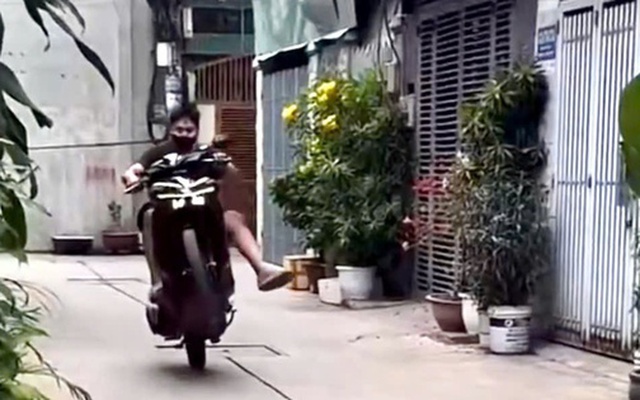 Liên tục đăng clip bốc đầu xe máy quảng cáo cho tiệm sửa xe