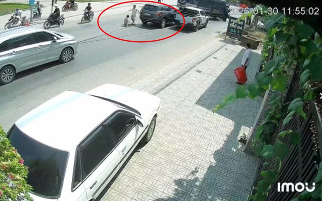 Vụ tài xế xe 7 chỗ bị đánh gục giữa đường: Nạn nhân đã tử vong, hé lộ danh tính kẻ hành hung 