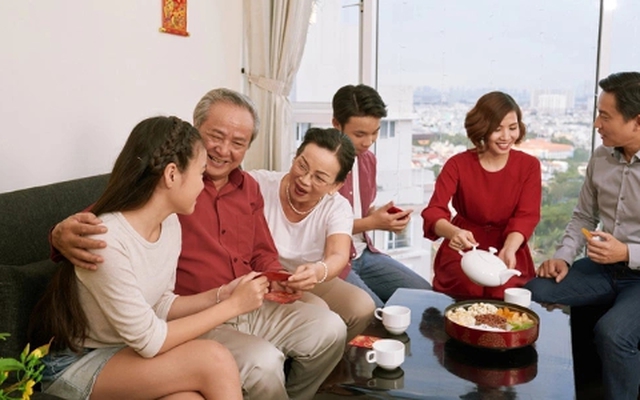 Bí quyết giữ bình thản trước loạt câu hỏi “khó đỡ” ngày Tết, theo chuyên gia tâm lý