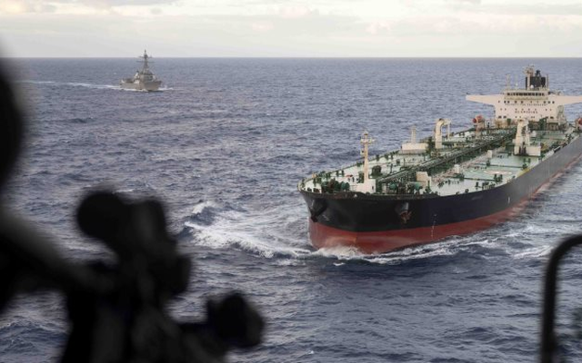 Truy đuổi hơn 10.000 hải lý, Mỹ bắt giữ siêu tàu chở dầu bị trừng phạt từ Venezuela, thường xuyên thay đổi cờ để tránh giám sát