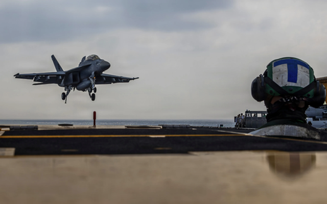 Ông Donald Trump nói về đội tàu sân bay thứ 2 đến Iran