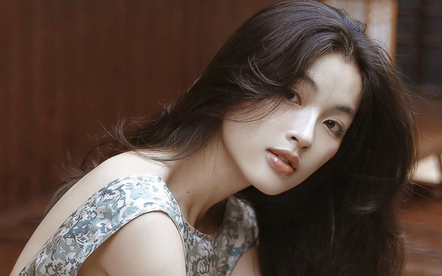 Nhan sắc kinh diễm như sao thập niên 90 của cô gái được nhạc trưởng trẻ nổi tiếng Việt Nam cầu hôn
