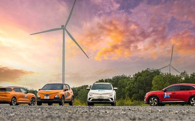 Mang 2 dòng xe điện tới chạy dịch vụ ở quốc gia rộng thứ 11 thế giới, tỷ phú Phạm Nhật Vượng tính toán gì?