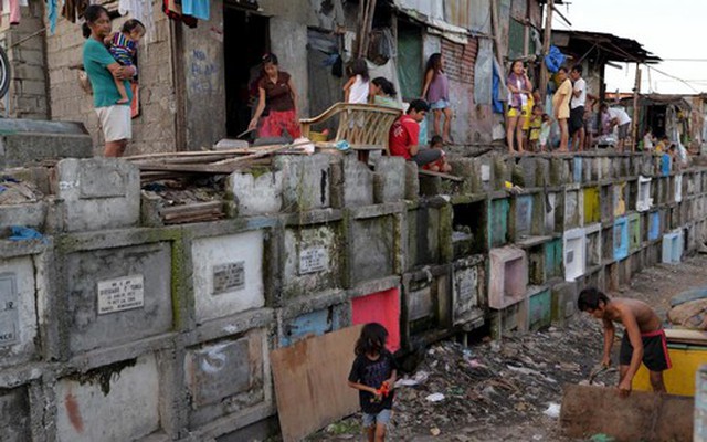 Câu chuyện của 6.000 người sống giữa nghĩa trang: Người chết và người sống cùng "cộng sinh" như thế nào?