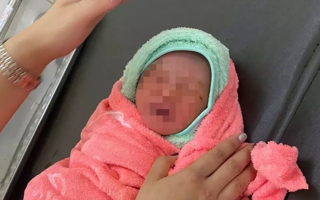 Diễn biến mới vụ bé gái còn nguyên dây rốn, toàn thân bị kiến bu giữa rẫy sầu riêng