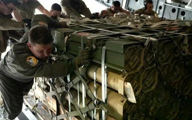 NATO đang tăng cường mua vũ khí của Mỹ cho Kyiv