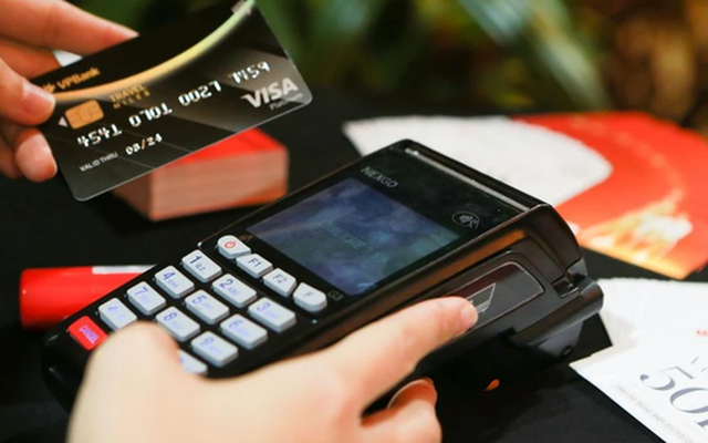 Ngân hàng lớn thông báo khẩn: Khách hàng kiểm tra ngay chip trên thẻ có các dấu hiệu sau hay không