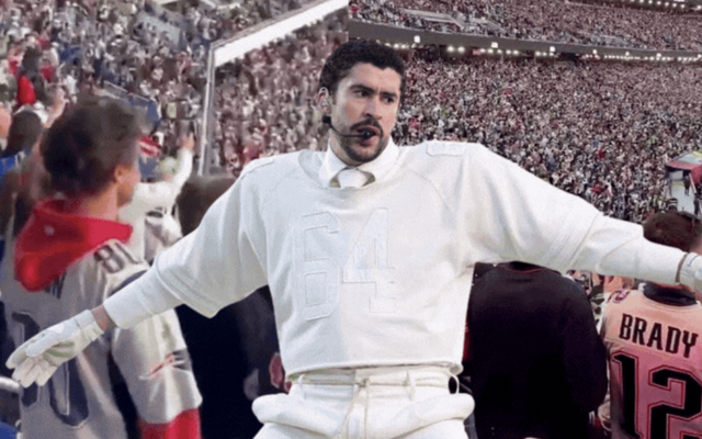 Sự thật về màn trình diễn lịch sử tại Super Bowl: Khán giả đứng đực như tượng, 70 nghìn người không tiếng hò reo