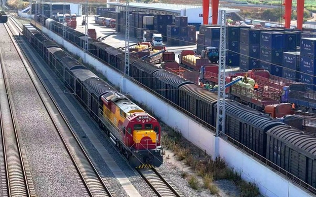 Thi công liên tục hơn 1.560 ngày đêm, một quốc gia khoét núi, băng rừng tạo nên kỳ tích vô song