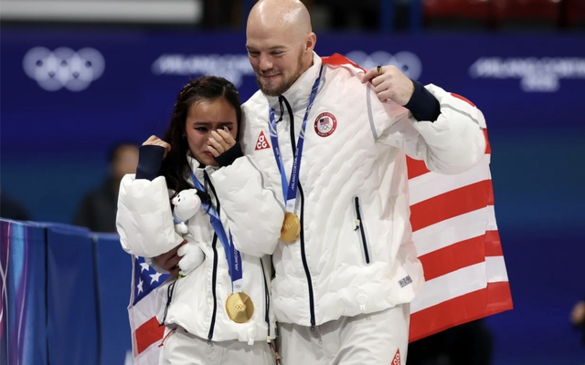 Vượt nghịch cảnh, cặp VĐV trượt băng nghệ thuật giành HCV Thế vận hội mùa đông 2026