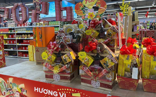 Chồng đưa cho danh sách cần sắm Tết dài dằng dặc, trong đó có một món mà vừa đọc được, vợ đã muốn ngất xỉu