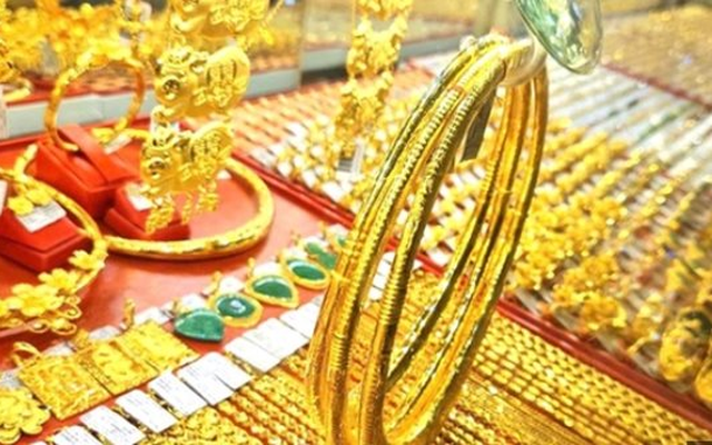 Sau cú bán tháo bất ngờ, giá vàng sẽ đi về đâu?