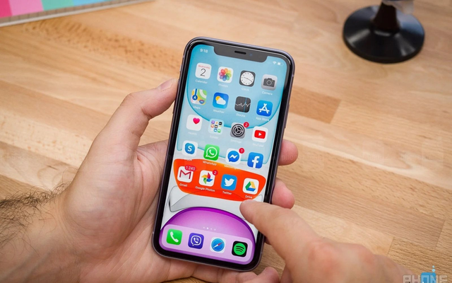 Ai còn nhớ chiếc iPhone 11 "cũ mèm" này không? - Dùng lại vào năm 2026, chẳng hiểu sao tôi vẫn thích nó mới tài