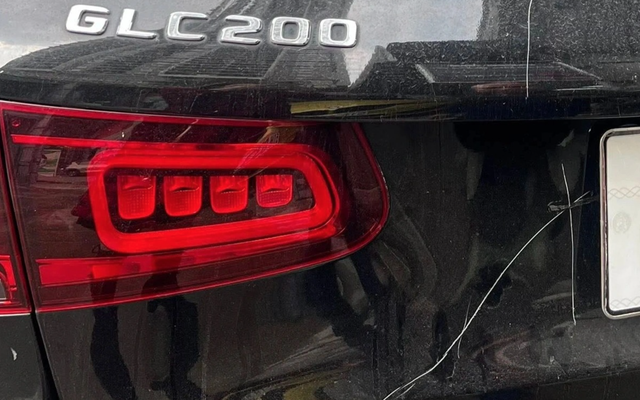 Vụ Mercedes bị đập gương, cào xước khi đỗ bên đường: Công an Hà Nội ra quyết định