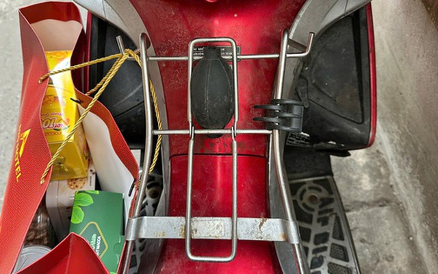 Thấy tôi mang lễ Tết về nhà chồng cũ, chồng mới nói một câu mà tôi rơi nước mắt vì đã lấy đúng người rồi!