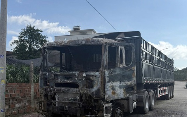 Xe đầu kéo bất ngờ cháy rụi sáng mùng 1 Tết, thiệt hại khoảng 500 triệu đồng