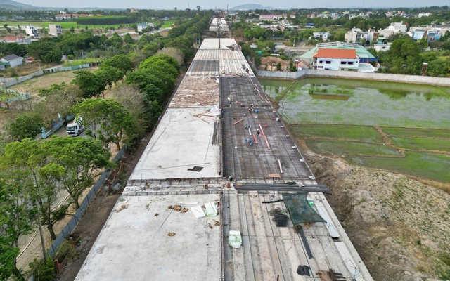 Diện mạo tuyến đường 13.900 tỷ đồng nối cao tốc ở TP.HCM sau 1 năm thi công