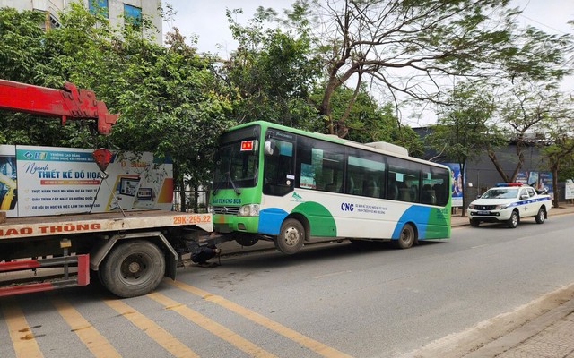 Uống bia khai xuân, tài xế xe buýt ở Hà Nội bị xử phạt vi phạm nồng độ cồn