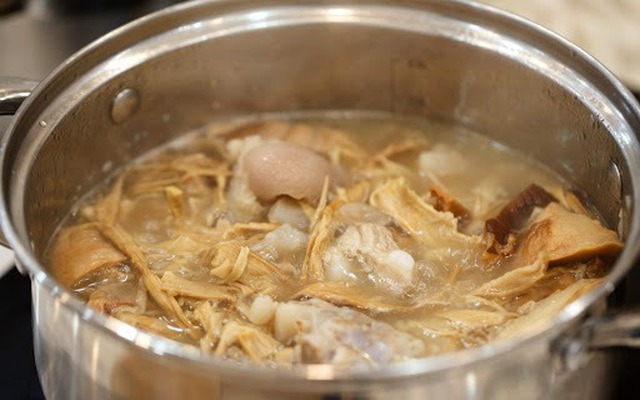 Nấu canh măng chớ bỏ qua 3 thao tác quan trọng: Măng mềm nhừ, mùi không hăng, nước canh trong